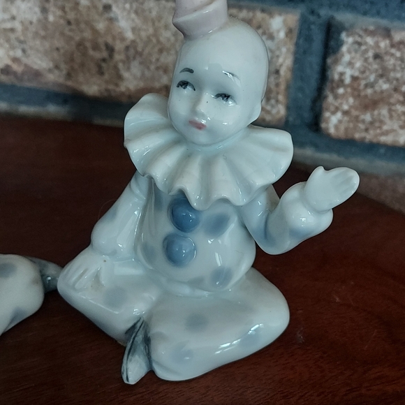 Two Vintage Clown Porcelain Figurines RB Florist Quality made in Japan - Picture 3 of 9